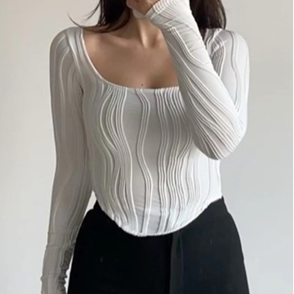 NWT square neck piping crop long sleeve top! - Picture 1 of 11